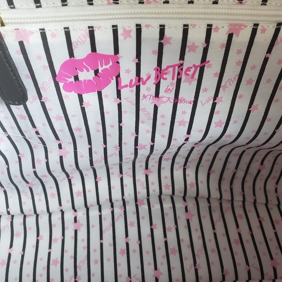 NWT Betsey Johnson Weekender and Wristlet - Picture 4 of 7
